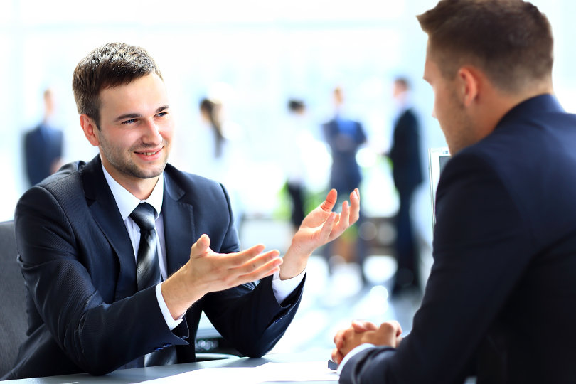 Bạn oán giận là người hay nói lải nhải, oán tránh người khác, đối với những người này, đây đã là một thói quen của họ.